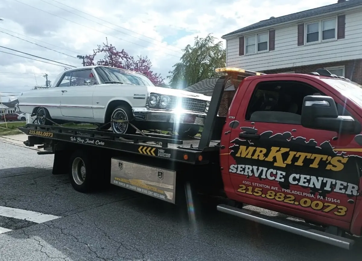 A Mr. Kitt's flatbed working a Philadelphia street